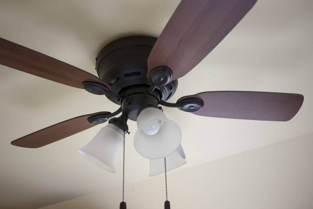 Distribute Heat With A Ceiling Fan, Ceiling Fan Direction To Distribute Heat